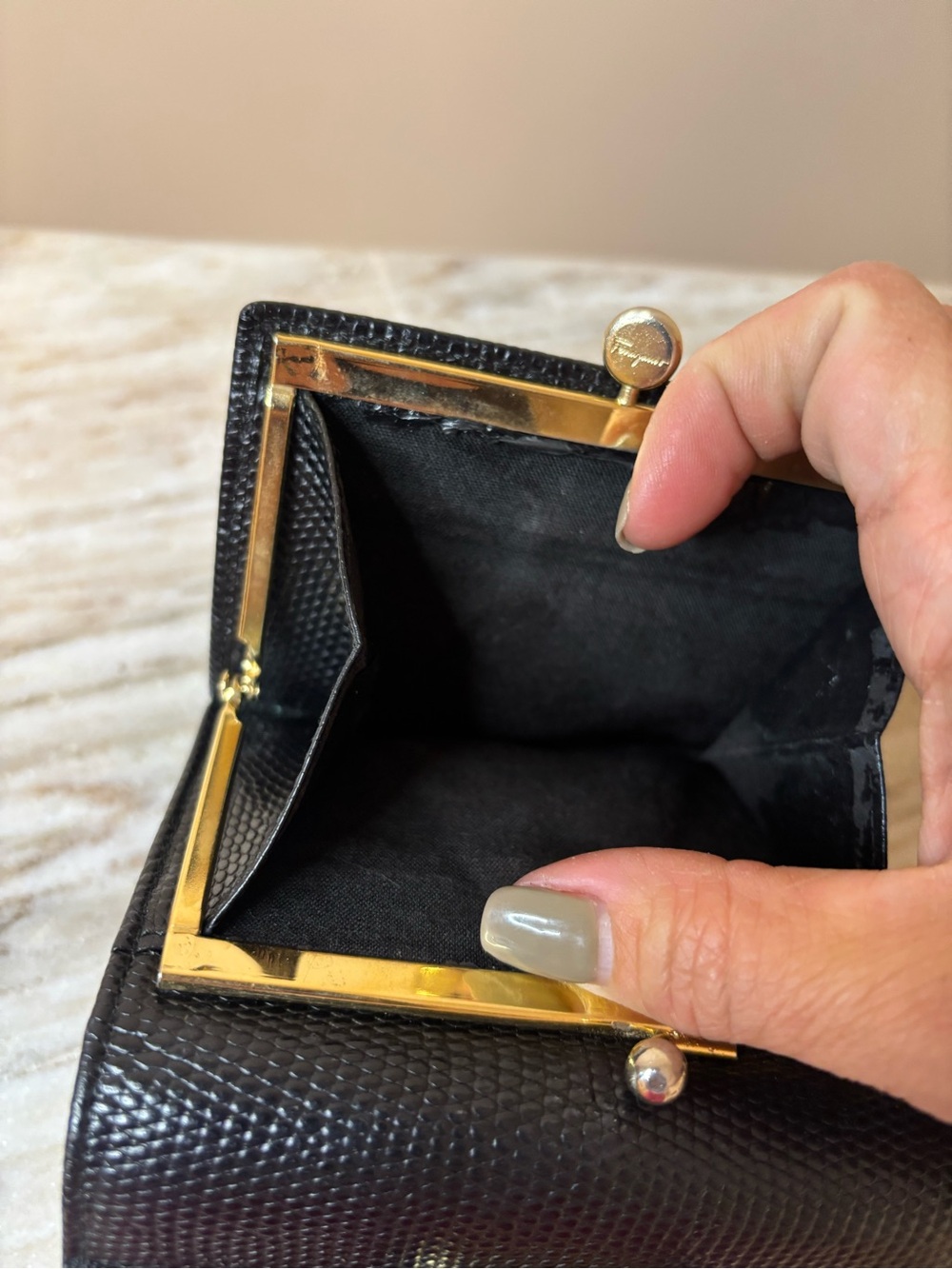 Salvatore Ferragamo Vara Bow Wallet Black Lizard Embossed Leather Kisslock Coin - Picture 6 of 11
